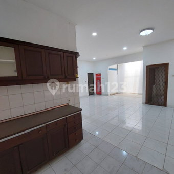 House for rent in Bandung, Indonesia · 4 rooms, 2 baths
