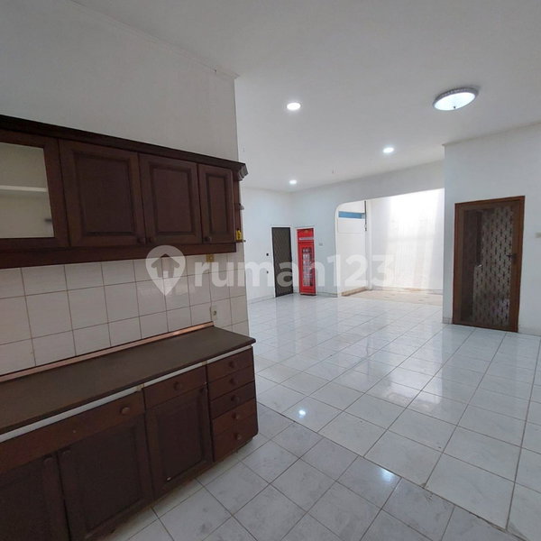 House for rent in Bandung, Indonesia · 4 rooms, 2 baths