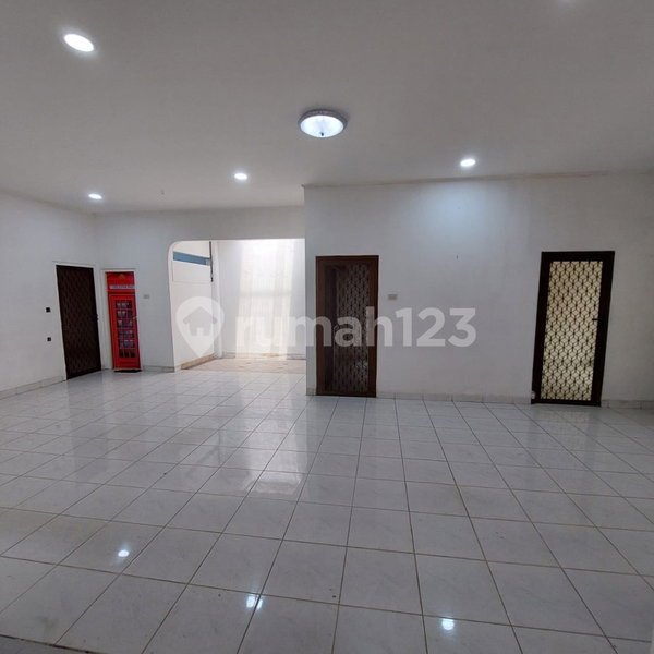 House for rent in Bandung, Indonesia · 4 rooms, 2 baths