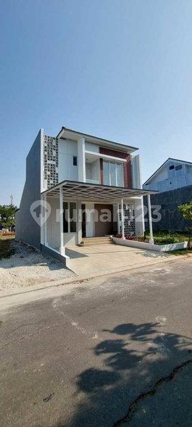 House for rent in Surabaya, Indonesia · 4 rooms, 3 baths