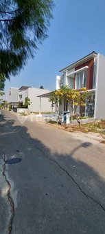 House for rent in Surabaya, Indonesia · 4 rooms, 3 baths