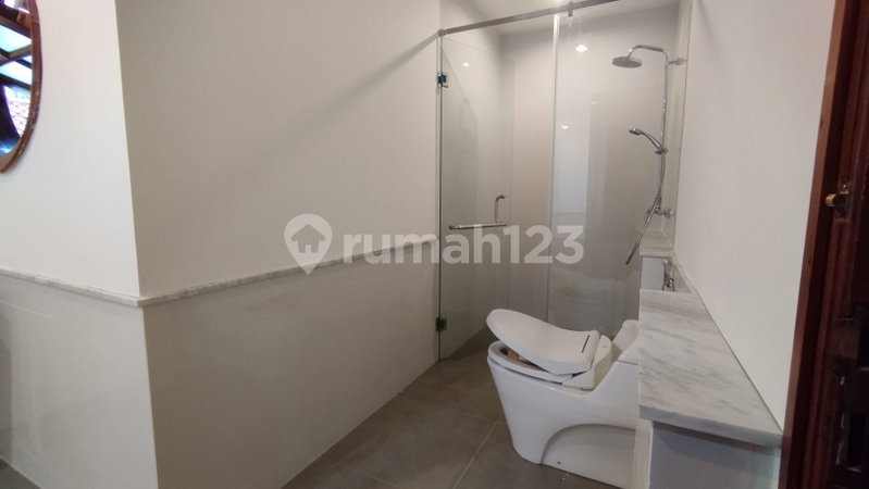 House for rent in South Jakarta, Indonesia · Cilandak · 5 rooms, 3 baths