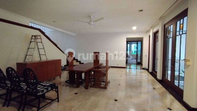 House for rent in South Jakarta, Indonesia · Cilandak · 5 rooms, 3 baths