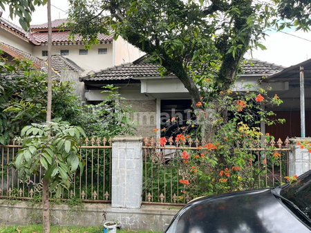 House for rent in Bandung, Indonesia · 3 rooms, 2 baths