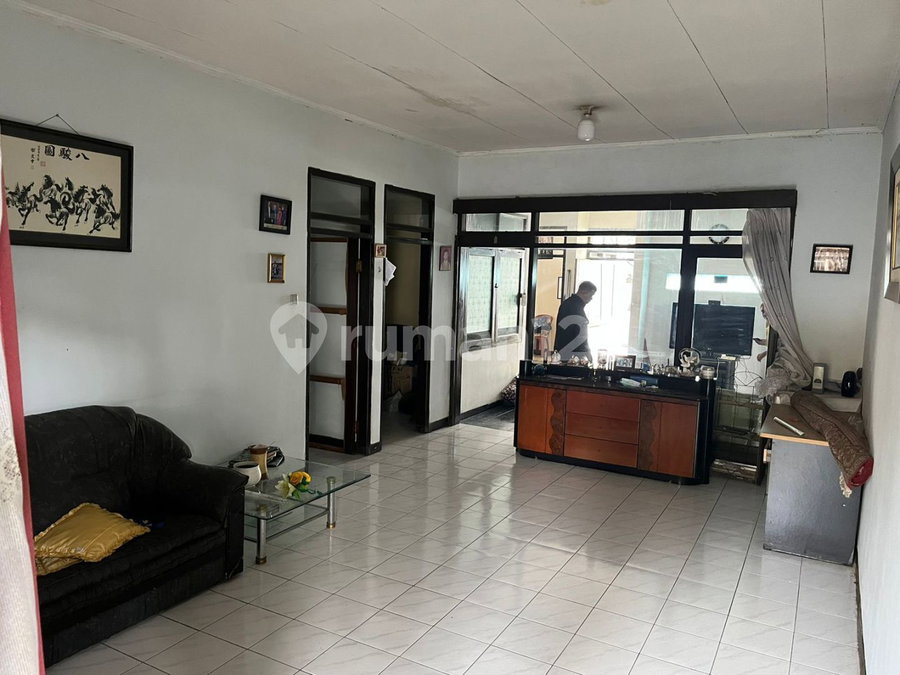 House for rent in Bandung, Indonesia · 3 rooms, 2 baths