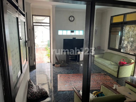 House for rent in Bandung, Indonesia · 3 rooms, 2 baths