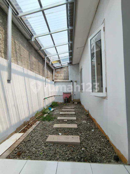 House for rent in Bandung, Indonesia · 4 rooms, 2 baths