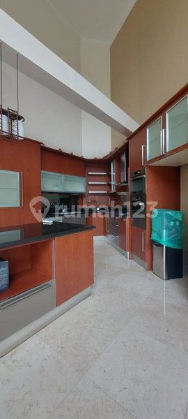 House for rent in South Jakarta, Indonesia · Kebayoran Lama · 6 rooms, 4 baths
