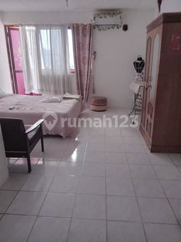 House for rent in Bandung, Indonesia · Coblong · 4 rooms, 4 baths