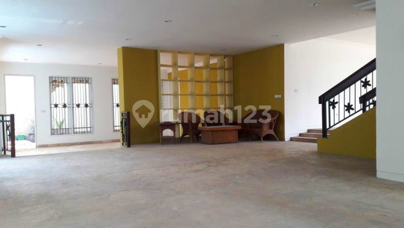 House for rent in Jakarta, Indonesia · Pasar Minggu · 6 rooms, 6 baths