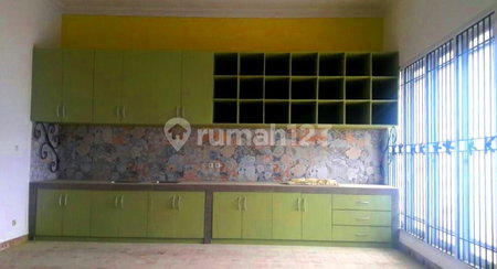 House for rent in Jakarta, Indonesia · Pasar Minggu · 6 rooms, 6 baths