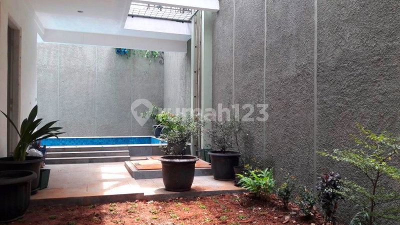 House for rent in Jakarta, Indonesia · Pasar Minggu · 6 rooms, 6 baths