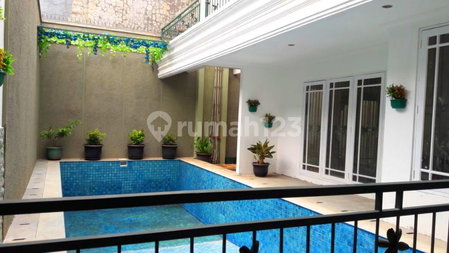 House for rent in Jakarta, Indonesia · Pasar Minggu · 6 rooms, 6 baths