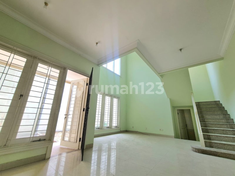 House for rent in Surabaya, Indonesia · 4 rooms, 3 baths