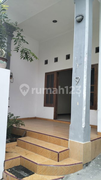 House for rent in Semarang, Indonesia · 3 rooms, 2 baths