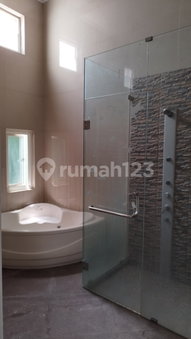 House for rent in Cimahi, Indonesia · 5 rooms, 3 baths
