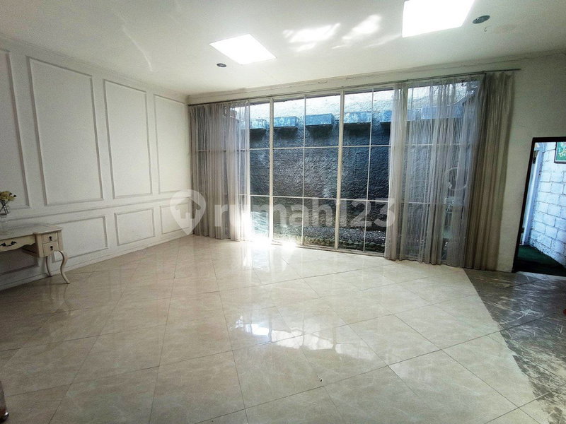 House for rent in Jakarta, Indonesia · Tebet · 2 rooms, 2 baths