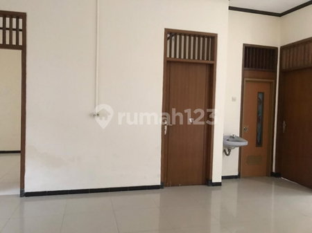 House for rent in Semarang, Indonesia · 3 rooms, 2 baths