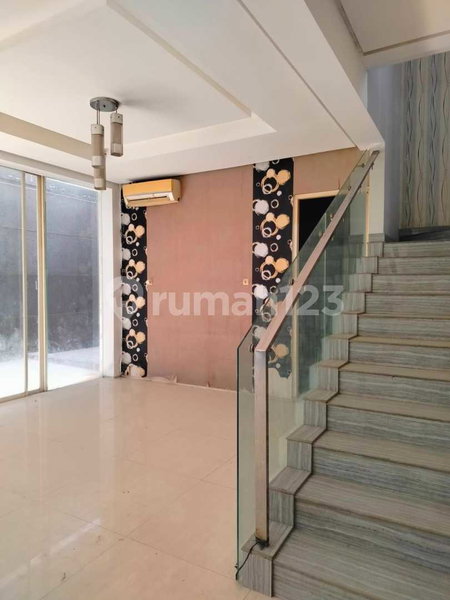 House for rent in Semarang, Indonesia · 4 rooms, 3 baths