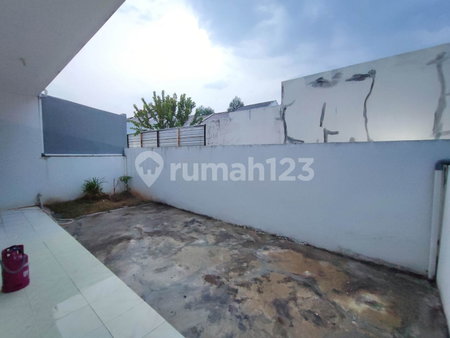 House for rent in Semarang, Indonesia · 3 rooms, 2 baths