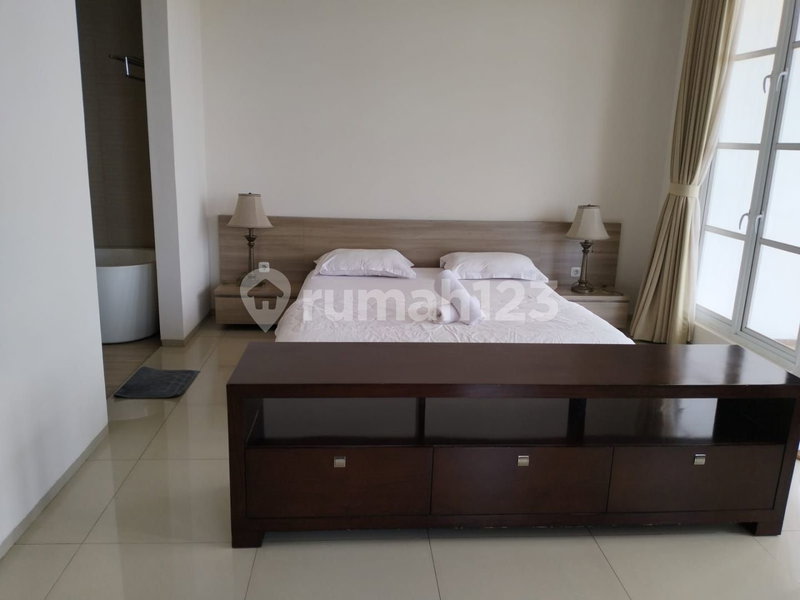 House for rent in Bandung, Indonesia · 4 rooms, 4 baths