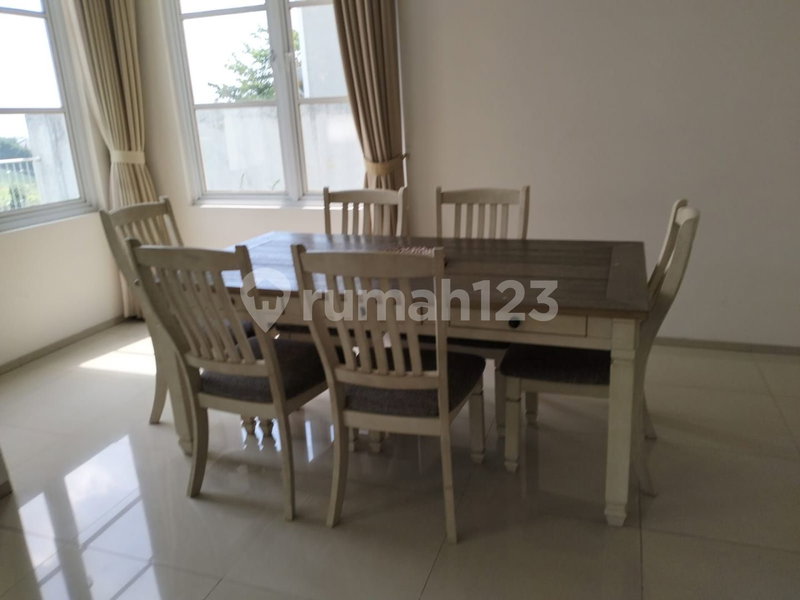 House for rent in Bandung, Indonesia · 4 rooms, 4 baths