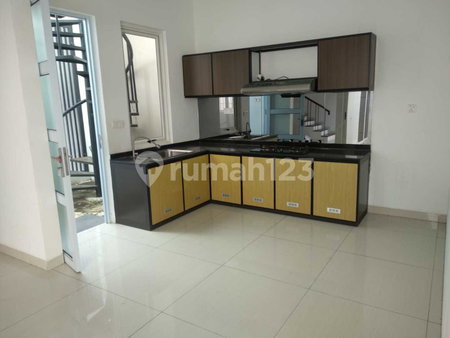 House for rent in Bandung, Indonesia · 3 rooms, 4 baths