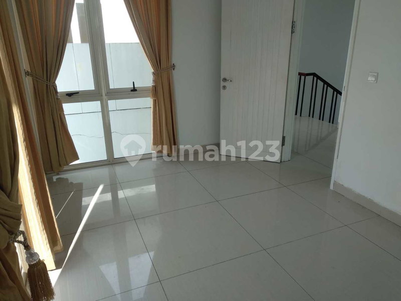 House for rent in Bandung, Indonesia · 3 rooms, 4 baths