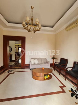 House for rent in Bandung, Indonesia · 4 rooms, 4 baths