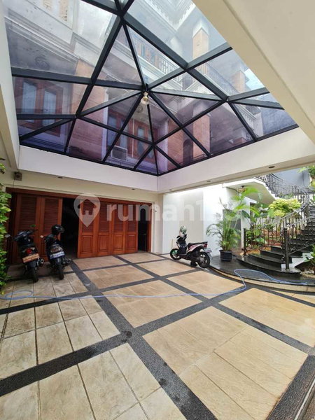 House for rent in Bandung, Indonesia · 4 rooms, 4 baths