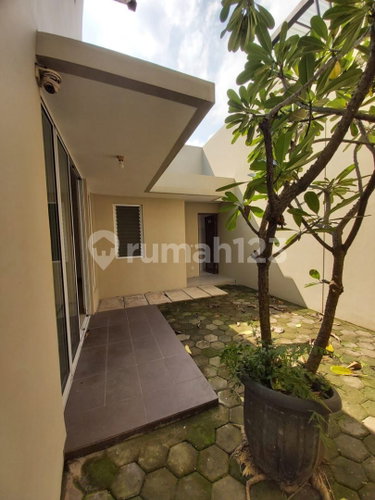 House for rent in Tangerang, Indonesia · Sukasari · 3 rooms, 2 baths