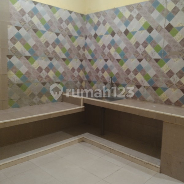House for rent in Surabaya, Indonesia · 4 rooms, 2 baths