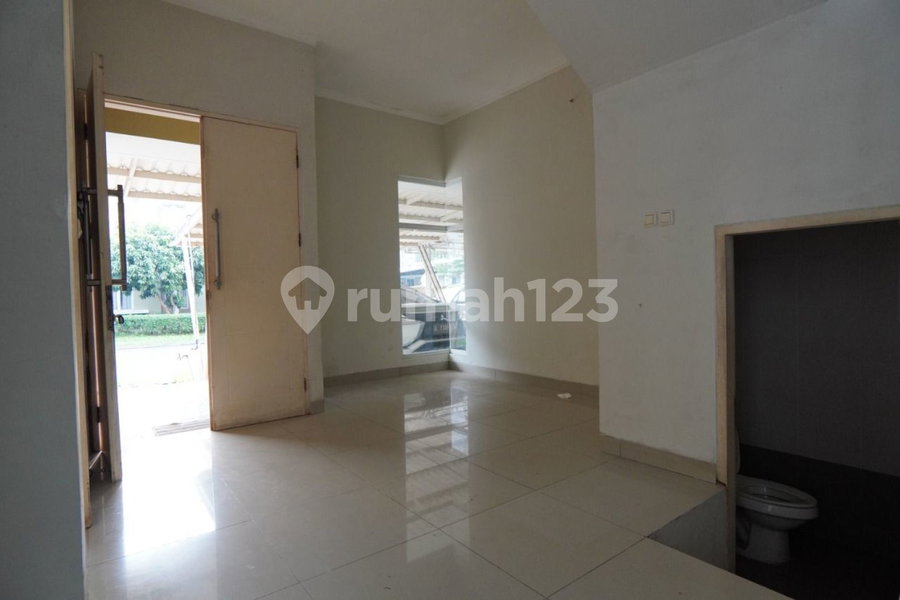House for rent in Tangerang, Indonesia · Riding · 3 rooms, 3 baths