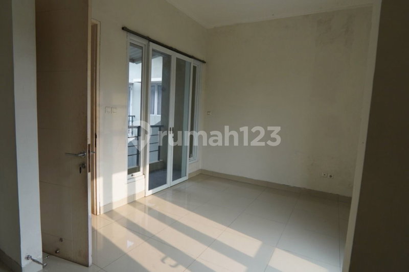 House for rent in Tangerang, Indonesia · Riding · 3 rooms, 3 baths