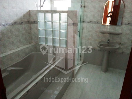 House for rent in Tangerang, Indonesia · 4 rooms, 3 baths