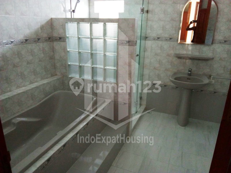 House for rent in Tangerang, Indonesia · 4 rooms, 3 baths
