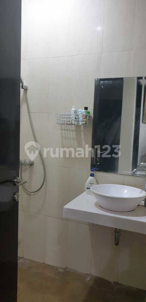 House for rent in Surabaya, Indonesia · 4 rooms, 4 baths