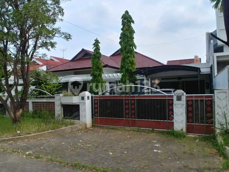 House for rent in Semarang, Indonesia · 4 rooms, 3 baths
