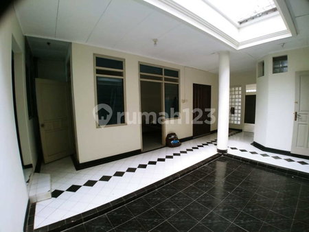 House for rent in Semarang, Indonesia · 4 rooms, 3 baths