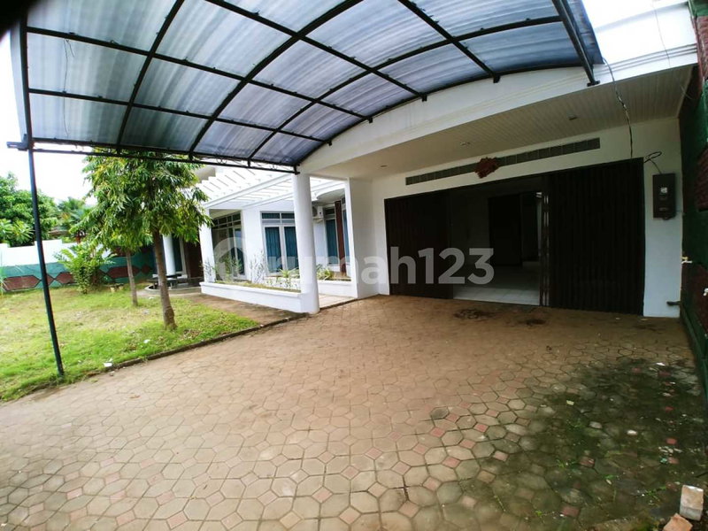 House for rent in Semarang, Indonesia · 4 rooms, 3 baths