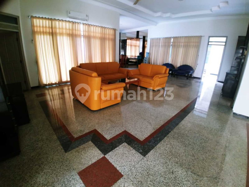 House for rent in Semarang, Indonesia · 4 rooms, 3 baths