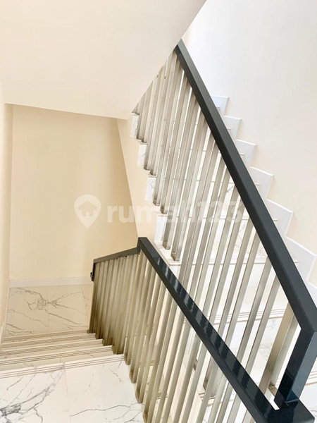 House for rent in Bandung, Indonesia · 3 rooms, 4 baths