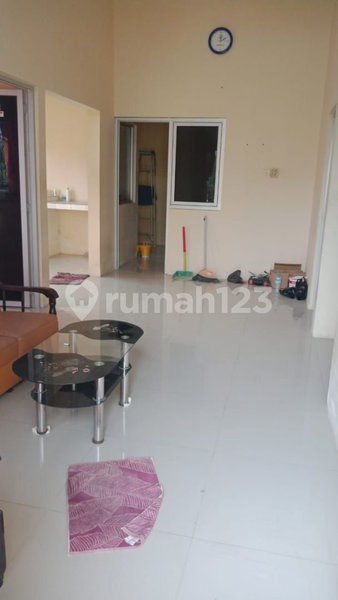 House for rent in Surabaya, Indonesia · 3 rooms, 2 baths