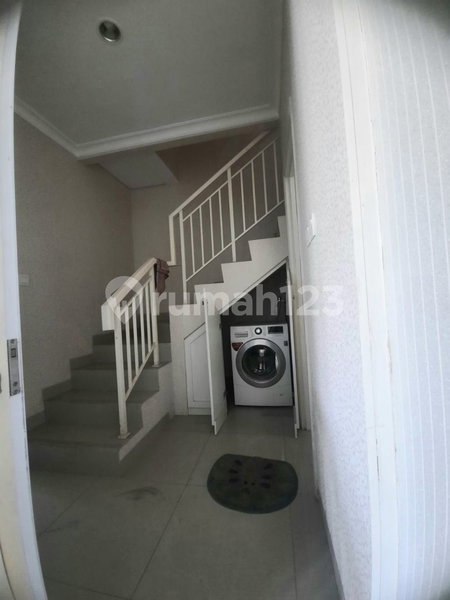House for rent in Surabaya, Indonesia · 4 rooms, 3 baths