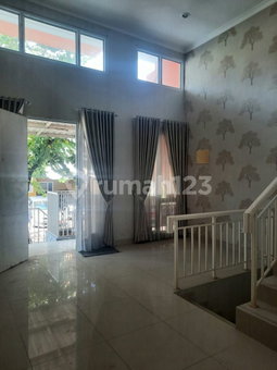 House for rent in Surabaya, Indonesia · 4 rooms, 3 baths