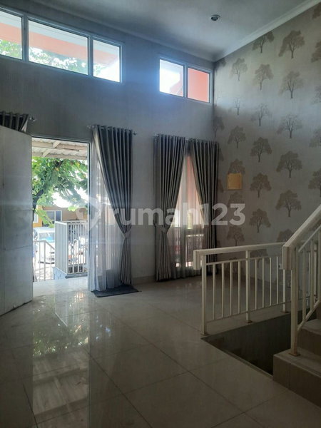House for rent in Surabaya, Indonesia · 4 rooms, 3 baths