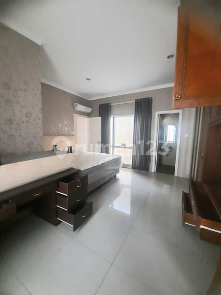 House for rent in Surabaya, Indonesia · 4 rooms, 3 baths