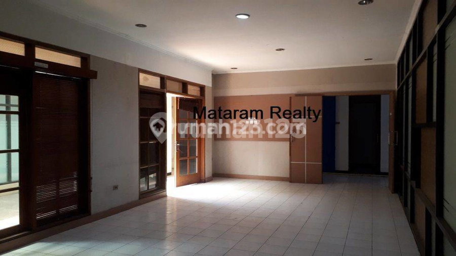 House for rent in Bandung, Indonesia · 5 rooms, 4 baths