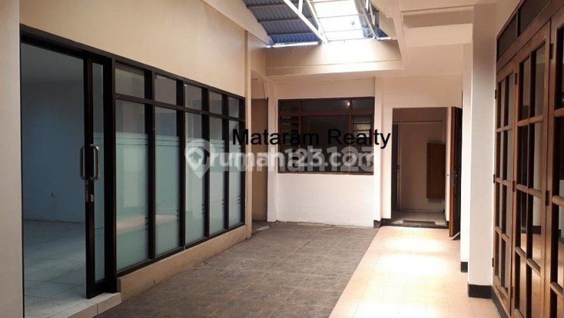 House for rent in Bandung, Indonesia · 5 rooms, 4 baths