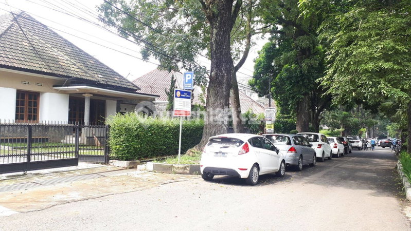 House for rent in Bandung, Indonesia · 5 rooms, 4 baths